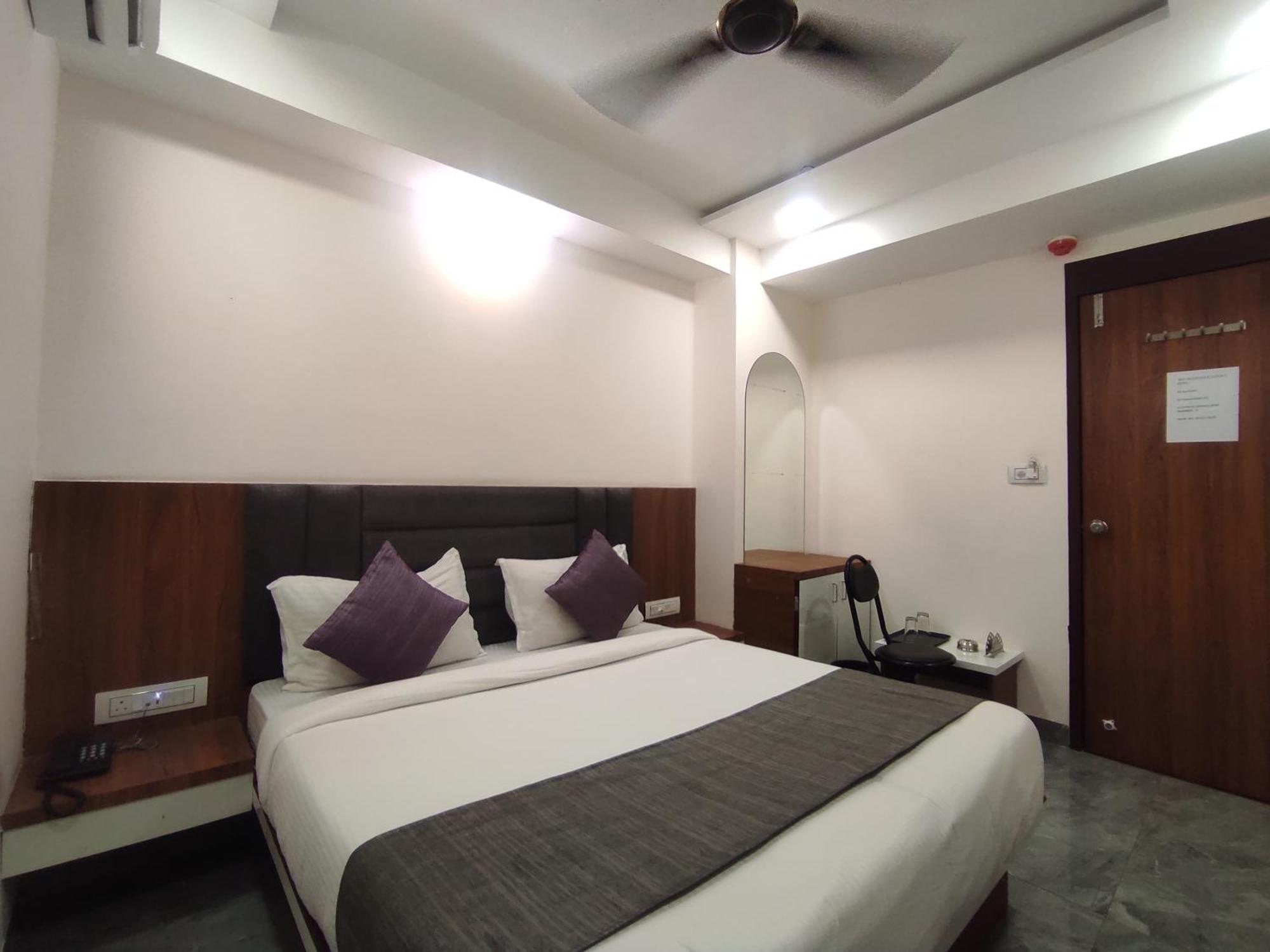 Hotel Earth Inn, Subhash Bridge, Rto Circle, Amhedabad Dış mekan fotoğraf