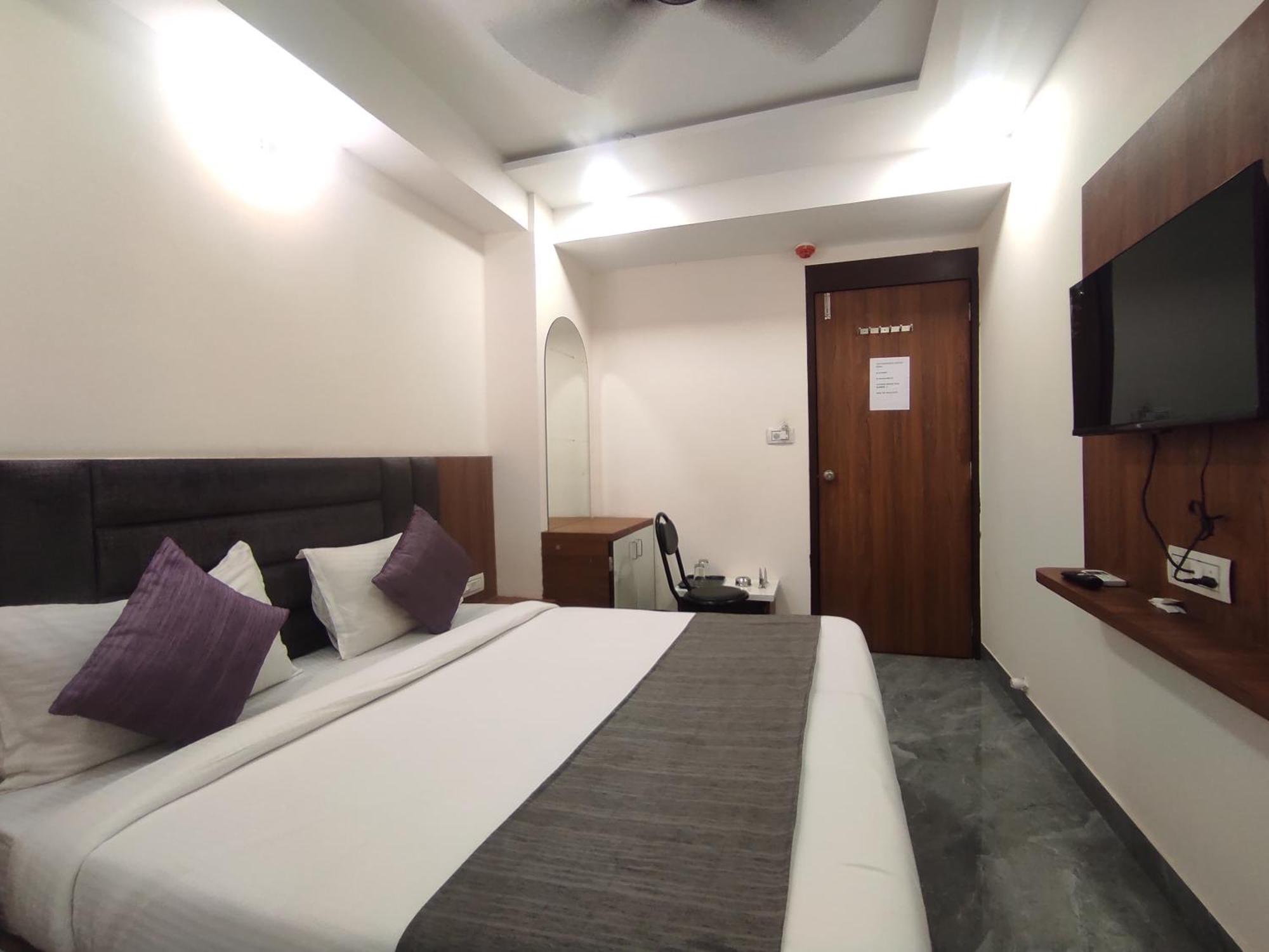 Hotel Earth Inn, Subhash Bridge, Rto Circle, Amhedabad Dış mekan fotoğraf