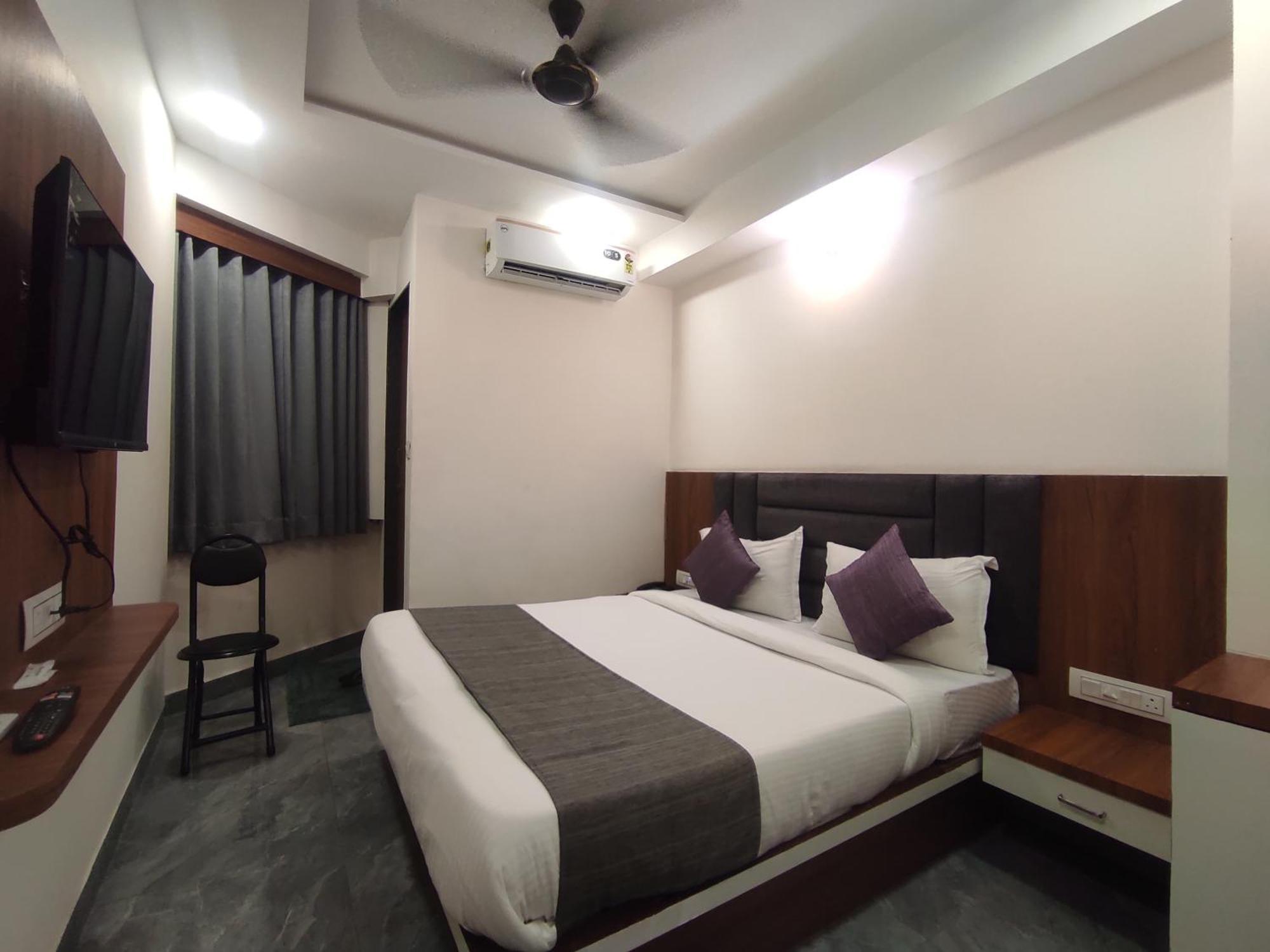 Hotel Earth Inn, Subhash Bridge, Rto Circle, Amhedabad Dış mekan fotoğraf