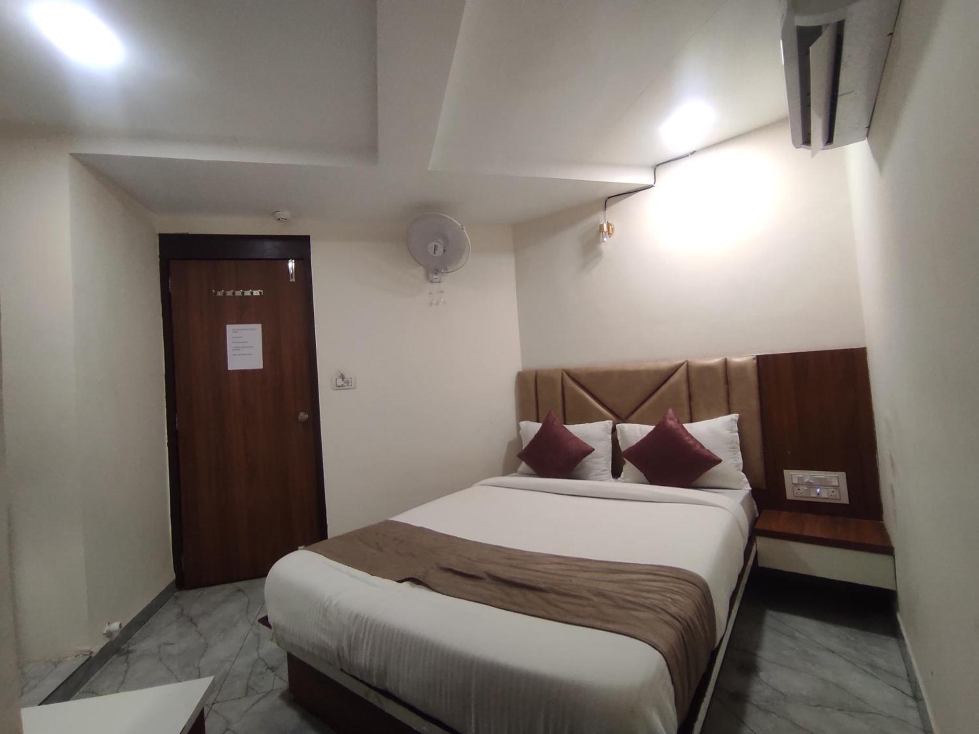 Hotel Earth Inn, Subhash Bridge, Rto Circle, Amhedabad Dış mekan fotoğraf