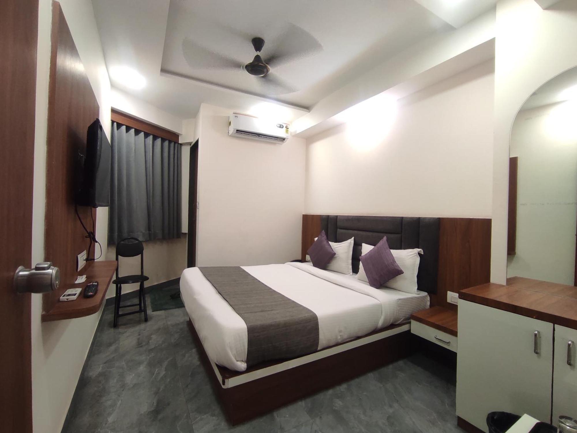 Hotel Earth Inn, Subhash Bridge, Rto Circle, Amhedabad Dış mekan fotoğraf