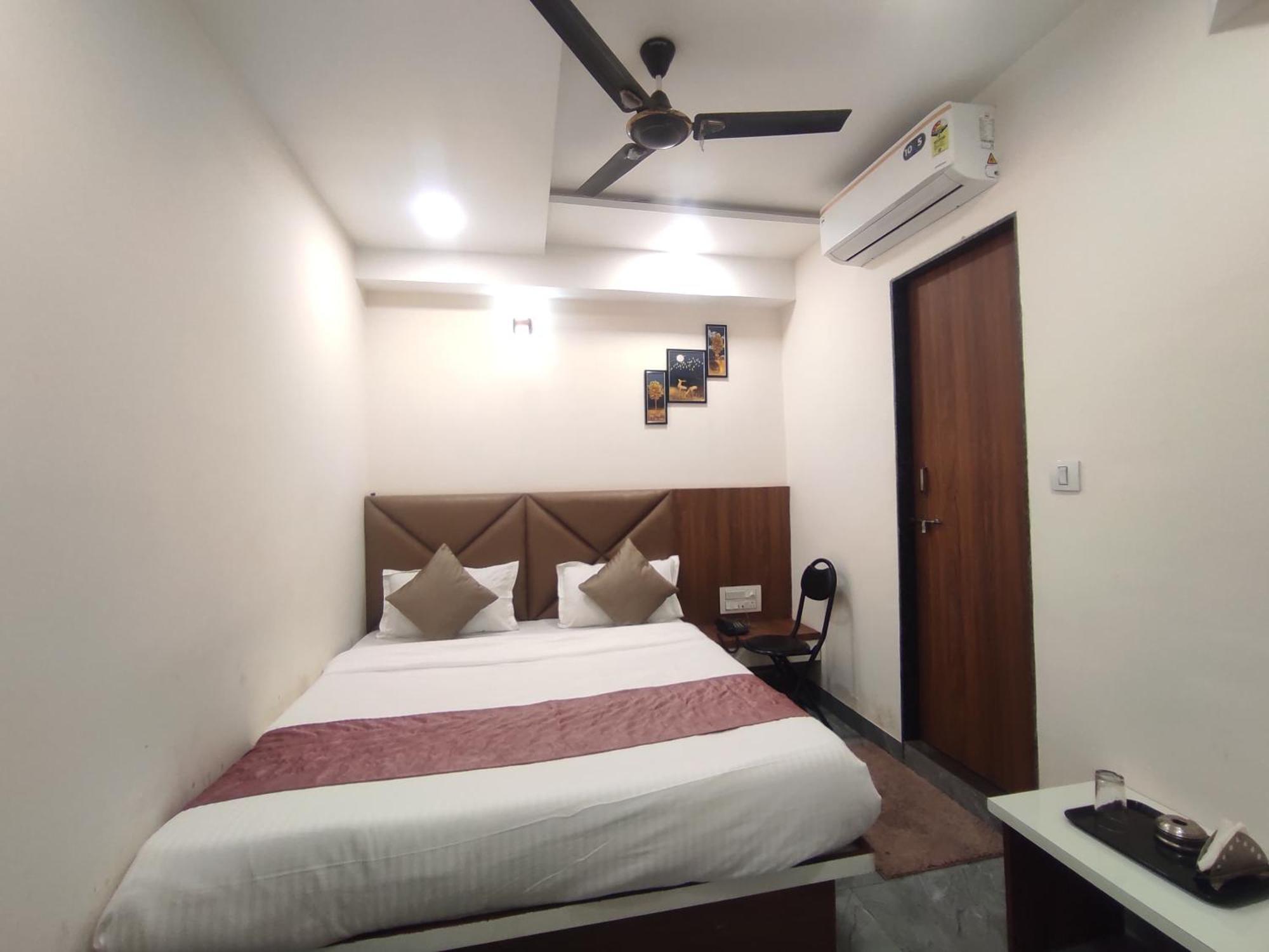 Hotel Earth Inn, Subhash Bridge, Rto Circle, Amhedabad Dış mekan fotoğraf