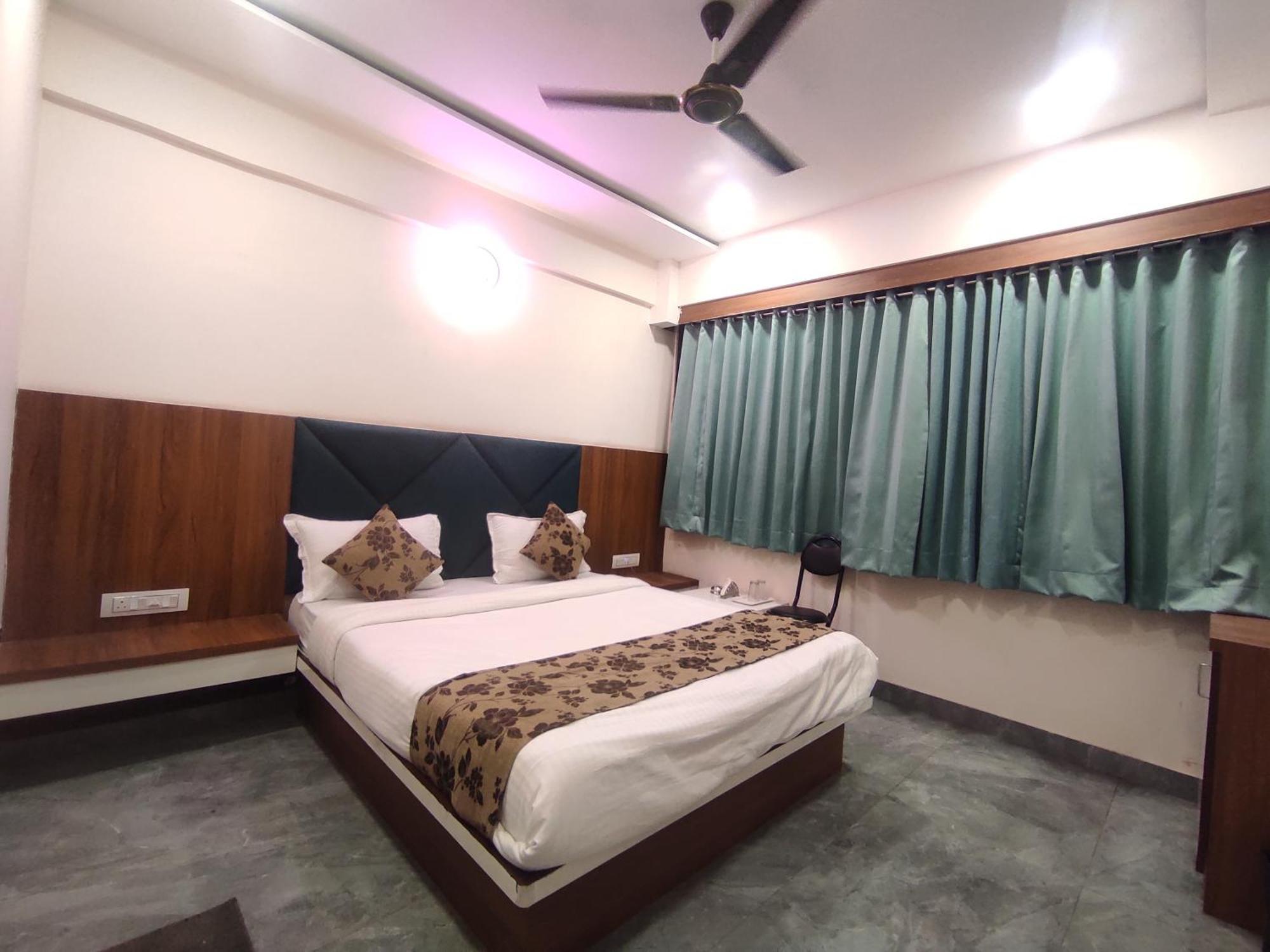 Hotel Earth Inn, Subhash Bridge, Rto Circle, Amhedabad Dış mekan fotoğraf